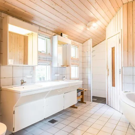 Serene Retreat In Henne By-by Traum Feriehus *